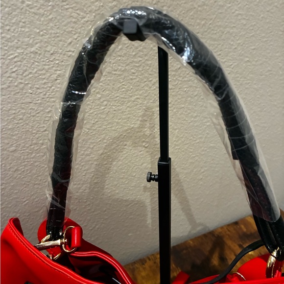 Badgley Mischka Fall Red black snake Convertible CrossBody Dumpling Shoulder Bag - Picture 6 of 9